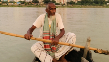 বয়সের কাছে হার মানেননি মাঝি মনিরুল