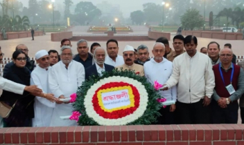 নিয়ম মেনে জাতীয় স্মৃতিসৌধে তারেক রহমানের পক্ষে শ্রদ্ধা নিবেদন