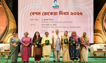 বিশিষ্ট ৪ জন নারীর হাতে বেগম রোকেয়া পদক তুলে দিলেন প্রধান উপদেষ্টা