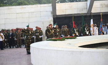 প্রধান উপদেষ্টার পক্ষে বেগম খালেদা জিয়ার সমাধিতে শ্রদ্ধাঞ্জলি