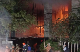 সাহায্য চেয়েও না পাওয়ার অভিযোগ প্রথম আলো ও ডেইলি স্টারের