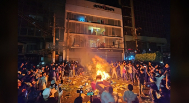 প্রথম আলো ও ডেইলী স্টার ভবনে আগুন