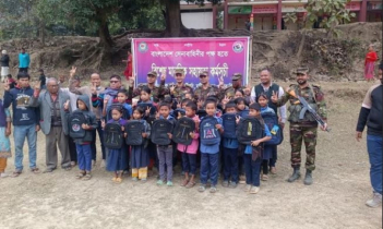 খাগড়াছড়িতে সেনাবাহিনীর মানবিক সহায়তা প্রদান