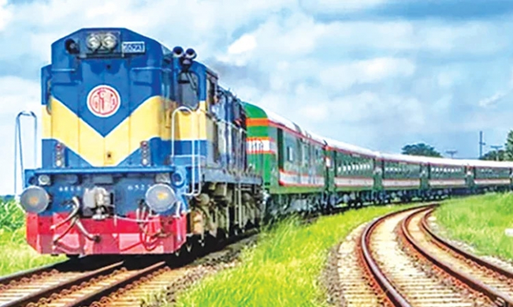 টিকিটবিহীন ৪,৭৩৩ যাত্রীর কাছ থেকে রেলের সাড়ে ৮ লাখ টাকা আদায়