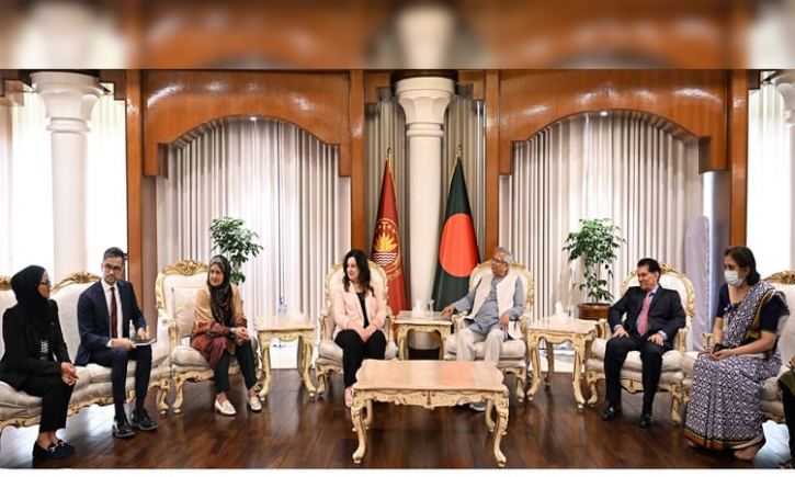 প্রধান উপদেষ্টার সঙ্গে কানাডীয় পার্লামেন্টারি দলের সাক্ষাৎ