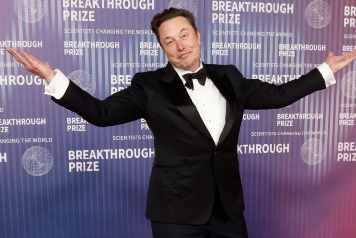 বিশ্বের প্রথম ট্রিলিয়নিয়ার হতে পারেন ইলোন মাস্ক