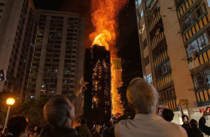হংকং-এ অগ্নিকাণ্ডে অন্তত ১২৮ জনের মৃত্যু, নিখোঁজ আরো অনেক বেশি
