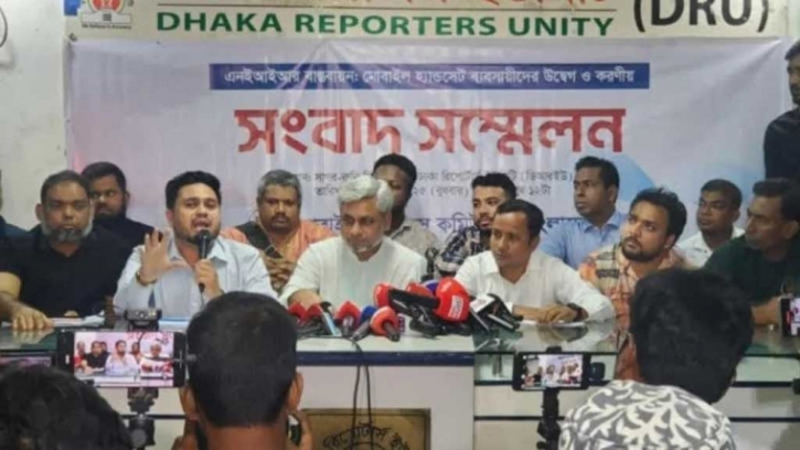 গ্রে মার্কেট: মধ্যরাতে ডিবির হানা, ব্যবসায়ীদের লড়াই-এ নতুন মাত্রা