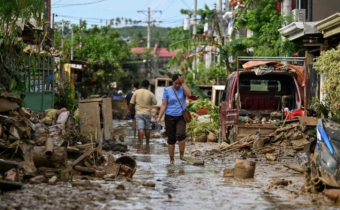 ফিলিপাইনে ’সুপার টাইফুন’-এর জন্য প্রায় ১০ লক্ষ মানুষ সরিয়ে নেওয়া হয়েছে