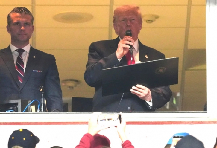 ৫০ বছর পর কোন মার্কিন প্রেসিডেন্ট এনএফএল খেলা দেখলেন