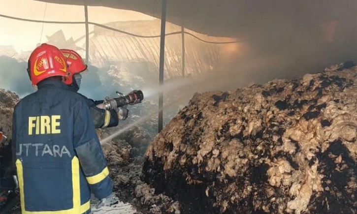 টঙ্গীতে তুলার গোডাউনে আগুন 