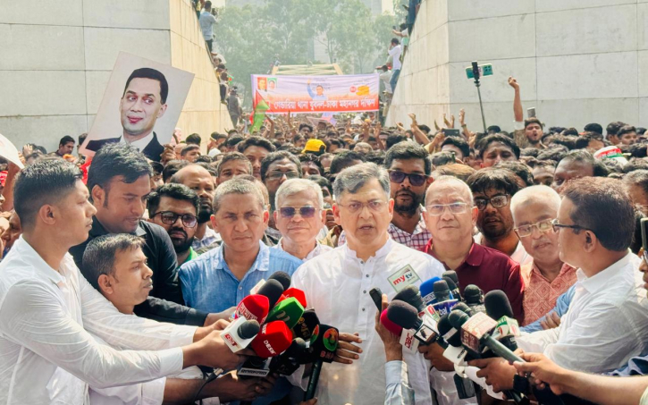 ফ্যাসিবাদবিরোধী সব দল নিয়ে জোট করবে বিএনপি: সালাহউদ্দিন ফ্যাসিবাদবিরোধী সব দল নিয়ে জোট করবে বিএনপি: সালাহউদ্দিন