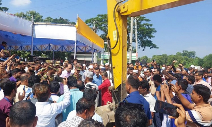 যশোরের ভবদহে সেনাবাহিনীর তত্ত্বাবধানে নদী খনন শুরু যশোরের ভবদহে সেনাবাহিনীর তত্ত্বাবধানে নদী খনন শুরু