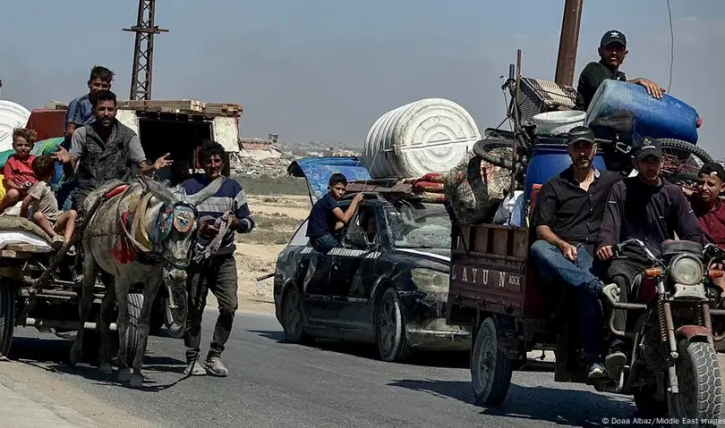 গাজায় তাৎক্ষণিক ‘শক্তিশালী’ বোমা হামলার নির্দেশ