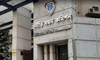 ঘুষের টাকাসহ হাতেনাতে ধরা পড়ায় ২ জনের বিরুদ্ধে মামলা
