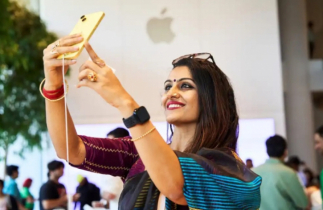 অ্যাপলের বাজার মূলধন ৪ ট্রিলিয়ন ডলার ছাড়িয়ে গেল