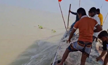 ২২ দিন পর লক্ষ্মীপুরে মেঘনায় মাছ ধরা শুরু, দাম কম