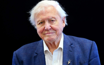 ডেভিড অ্যাটেনবরো ৯৯ বছর বয়সে সবচেয়ে প্রবীণ এমি জয়ী 