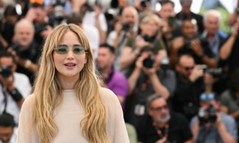 জেনিফার লরেন্স কেন পাপারাজ্জিদের জন্য নিজেকে সহজ টার্গেট করলেন