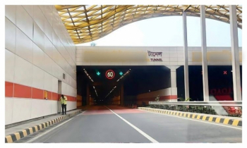 কর্ণফুলী টানেলে অতিরিক্ত গতির বাস উল্টে আহত ১৫
