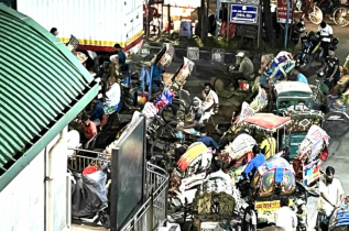 নিয়মের তোয়াক্কা নেই, বেপরোয়া অটো রিক্সার দখলে ঢাকার সড়ক