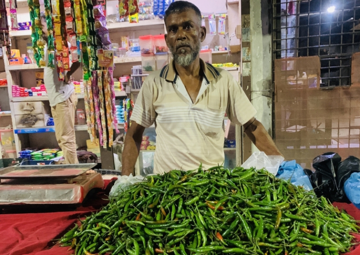 অবশেষে কাঁচামরিচের দাম কেজিতে ১৪০ টাকা পর্যন্ত কমল  