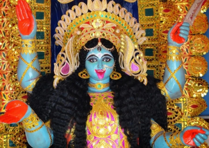 দেশে সোমবার দিবাগত রাতে কালী পূজা অনুষ্ঠিত