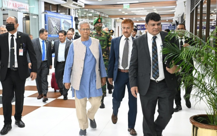নিউইয়র্কের উদ্দেশে ঢাকা ছাড়লেন প্রধান উপদেষ্টা