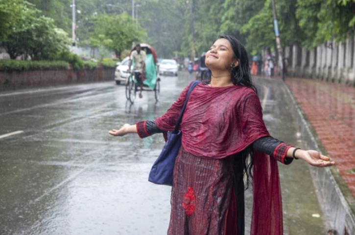 মৌসুমী বায়ু সক্রিয়, ঢাকা সহ নানা জেলায় বৃষ্টি ও বজ্রসহ বৃষ্টি