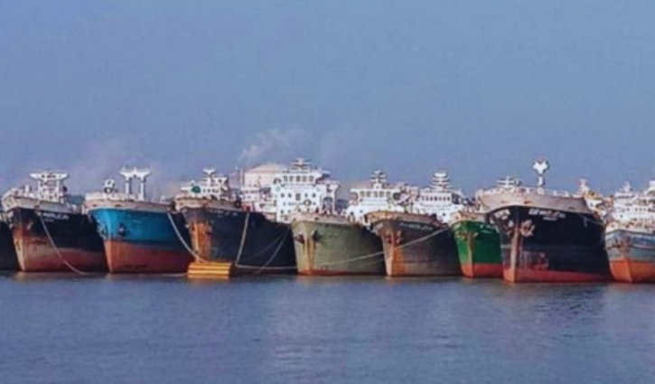 সিরিয়াল ছাড়াই পণ্য পরিবহন ২৪ লাইটার জাহাজে নিষেধাজ্ঞা