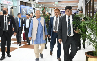 নিউইয়র্কের উদ্দেশে ঢাকা ছাড়লেন প্রধান উপদেষ্টা