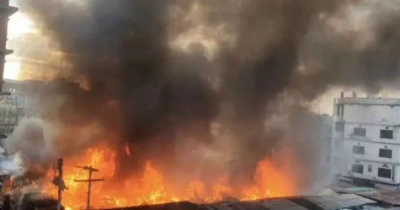 গাজীপুরের কাঁচাবাজারে ভয়াবহ আগুন, ব্যাপক ক্ষয়ক্ষতির আশঙ্কা