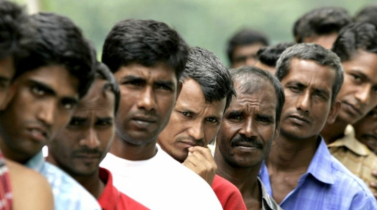 বিদেশে যেতে বাংলাদেশিদের ’ভিসা সংকট’ কাটছে না কেন?