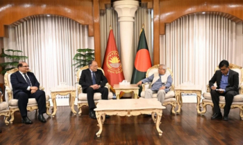 প্রধান উপদেষ্টার সঙ্গে পাকিস্তানের পরিকল্পনামন্ত্রীর সাক্ষাৎ