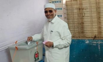 সপরিবারে ভোট দিলেন সাবেক স্বরাষ্ট্র প্রতিমন্ত্রী বাবর