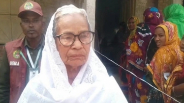‘আপনার ভোট দেওয়া হয়ে গেছে’ শুনে কান্নায় ভেঙে পড়লেন নুরজাহান বেগম