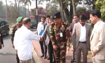 প্রধানমন্ত্রীর কার্যালয়ে পুরোনো কর্মচারীদের দেখে কথা বললেন তারেক