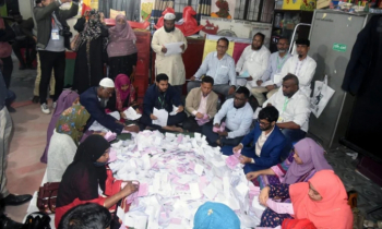 উৎসবমুখর পরিবেশে ভোটগ্রহণ শেষে গণনা চলছে