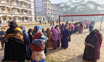 উৎসবমুখর পরিবেশে সারাদেশে জাতীয় সংসদ নির্বাচন ও গণভোট চলছে