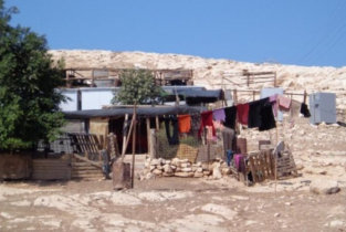 ফিলিস্তিনি বেদুইন গ্রাম থেকে ১০০-এর বেশি মানুষ বাস্তুচ্যুত