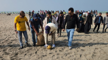 কক্সবাজার সৈকতে ‘বিচ ক্লিনিং ক্যাম্পেইন’ 