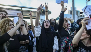 ইরানে সরকার বিরোধী বিক্ষোভ ছড়িয়ে পড়ছে