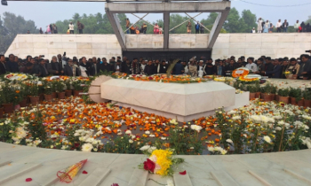 দোয়া, ফুলেল শ্রদ্ধা ও ভালোবাসায় সিক্ত খালেদা জিয়ার সমাধি