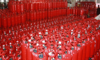 চট্টগ্রাম: সারা শহর খুঁজেও মিলছে না এলপিজি সিলিন্ডার