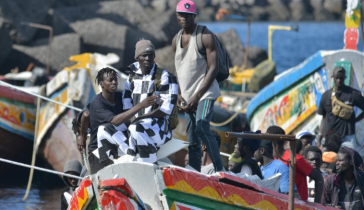 প্রায় ৫ লাখ অনথিভুক্ত অভিবাসীকে বৈধতা দিচ্ছে স্পেন