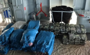 নৌবাহিনীর অভিযানে আইস, অস্ত্র ও গোলাবারুদসহ ৩ জন আটক