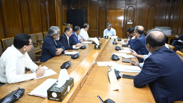 পোশাক খাতে প্রতি মাসের নগদ সহায়তা প্রতি মাসেই ছাড়ের প্রতিশ্রুতি