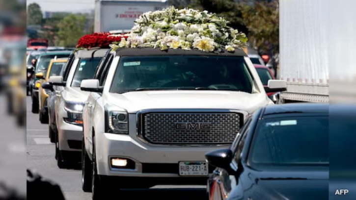 সোনালী কফিনে দাফন হলো ড্রাগ কার্টেল নেতা এল মেনচো-এর