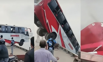 ৪০ যাত্রী নিয়ে দৌলতদিয়া ফেরিঘাটের পন্টুন থেকে পদ্মায় পড়ল বাস