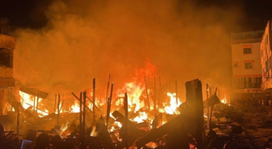 দীঘিনালায় আগুনে পুড়ে গেছে ৩৫ দোকান